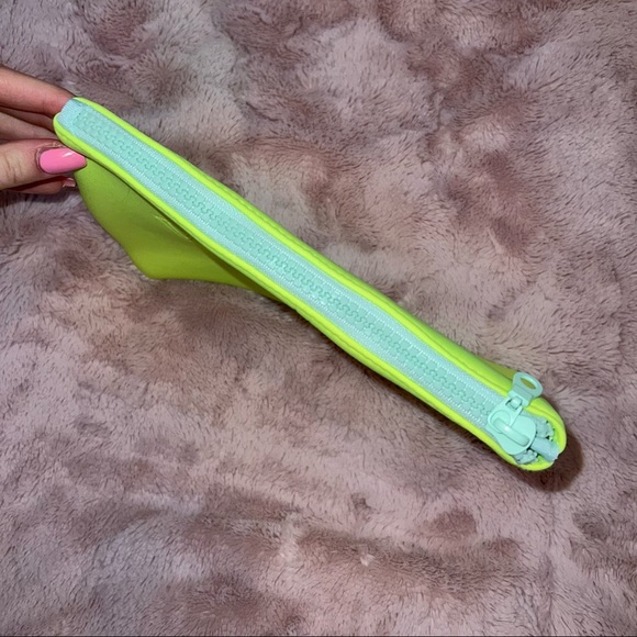 Victoria’s Secret Beach Bag - neon yellow - NWOT - Picture 6 of 10